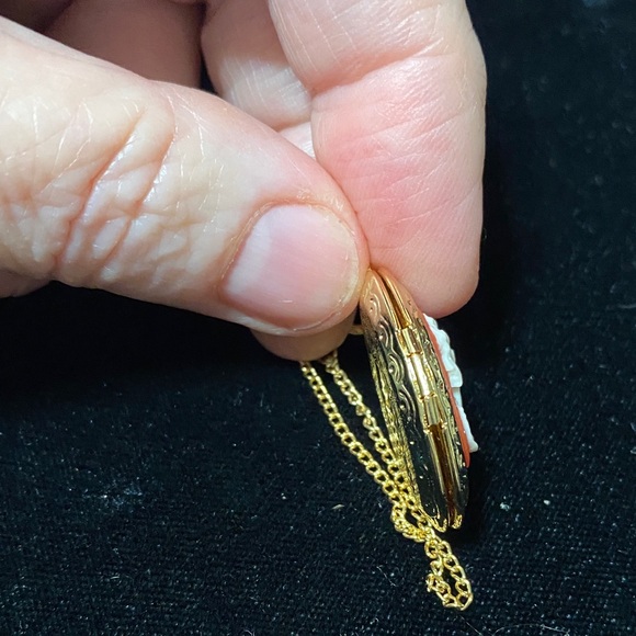 Vintage Gold Cameo Locket 18” Necklace - Picture 8 of 12